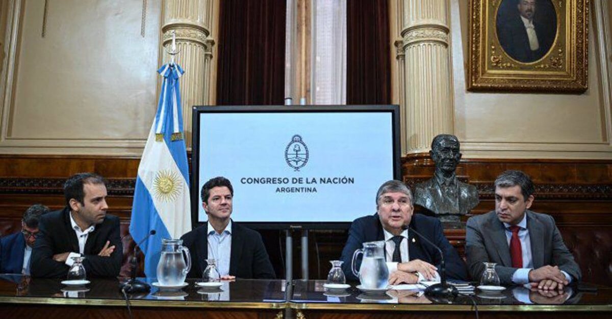 http://Congreso.%20La%20bicameral%20aprobó%20investigar%20el%20sobreendeudamiento%20y%20la%20fuga%20|%20Desmiento%20es%20un%20portal%20de%20noticias%20sobre%20actualidad%20política,%20económica%20y%20social%20argentina,%20de%20la%20Provincia%20de%20Buenos%20Aires%20y%20sus%20municipios.