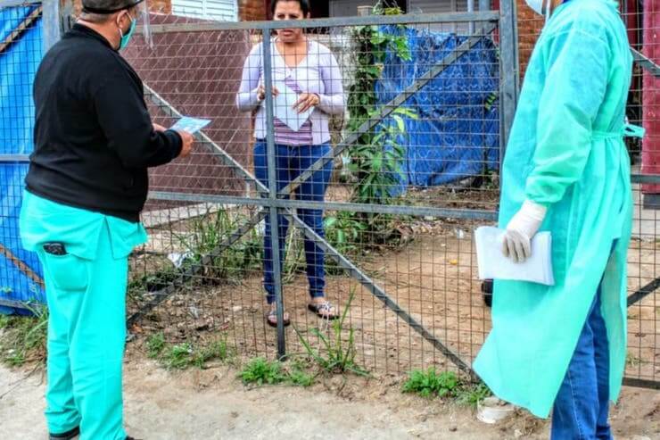 El cerco de metal que se montó como cordón sanitario en el barrio generó enojo en referentes de las comunidades Imagen-Ministerio de Salud Pública de Chaco | Desmiento es un portal de noticias sobre actualidad política, económica y social argentina, de la Provincia de Buenos Aires y sus municipios.