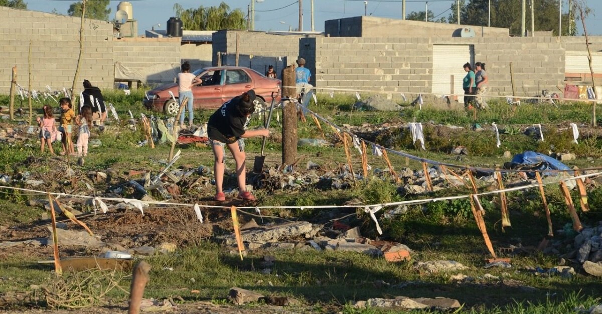 http://Toma%20de%20tierras%20en%20Olavarría%20|%20Desmiento%20es%20un%20portal%20de%20noticias%20sobre%20actualidad%20política,%20económica%20y%20social%20argentina,%20de%20la%20Provincia%20de%20Buenos%20Aires%20y%20sus%20municipios.%20Con%20un%20segmento%20dedicado%20exclusivamente%20a%20combatir%20las%20fake%20news%20y%20la%20desinformación.